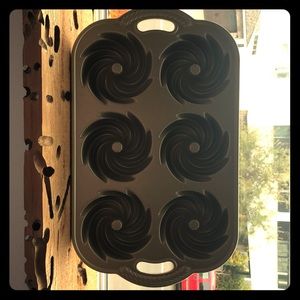 Williams Sonoma Bundt Cake Pan